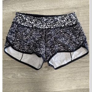 Lululemon Speed Up Short 2.5" Black white sz 2 Women's Yoga run fitness walking